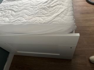 Cama con dos cajones 