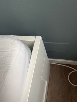 Cama con dos cajones 