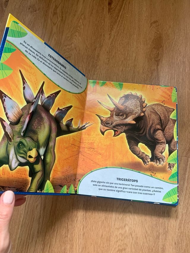 Libro con muñecos infantil