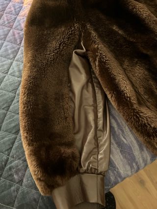 Chaqueta de mujer de piel y mutón