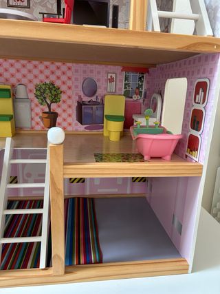 Casa de madera muñecas 