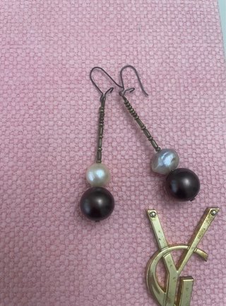 pendientes bronce y Perlas blanco dorado y café