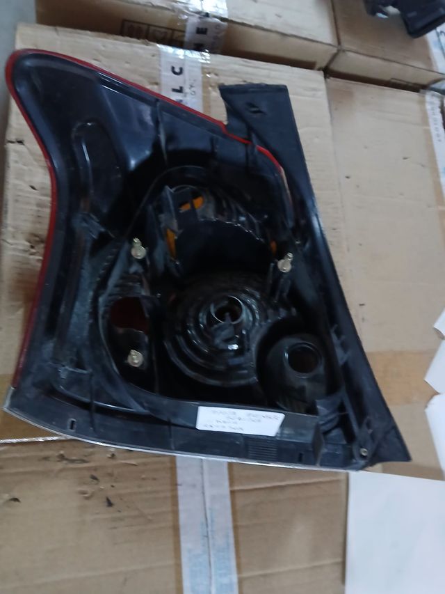 PILOTO TRAS DCHO TOYOTA AVENSIS