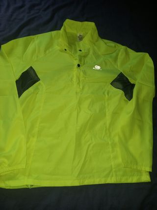 Dos cortavientos Kalenji