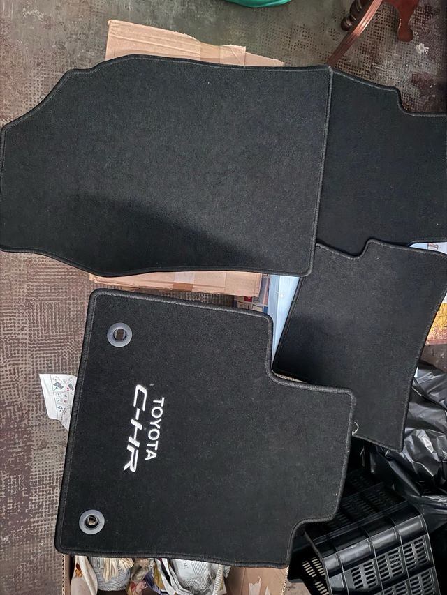 Alfombrillas CHR. Nuevas. Sin usar. Originales