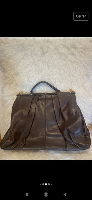 Bolso de piel.