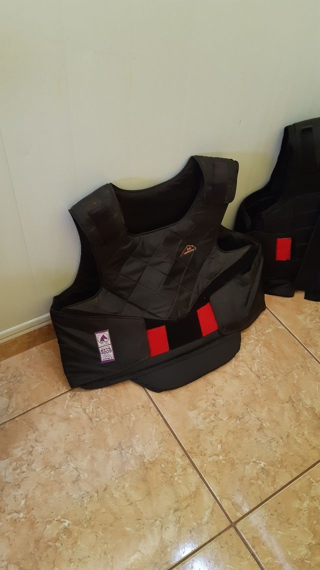 Chalecos para montar a caballo