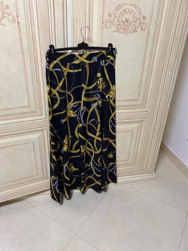 pantalone ampio con fantasia nero e gialla