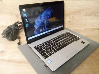 Fujitsu I7 / 20gb / 512 ssd