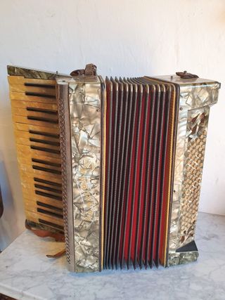 ANTIGUO ACORDEON LAPALOMA