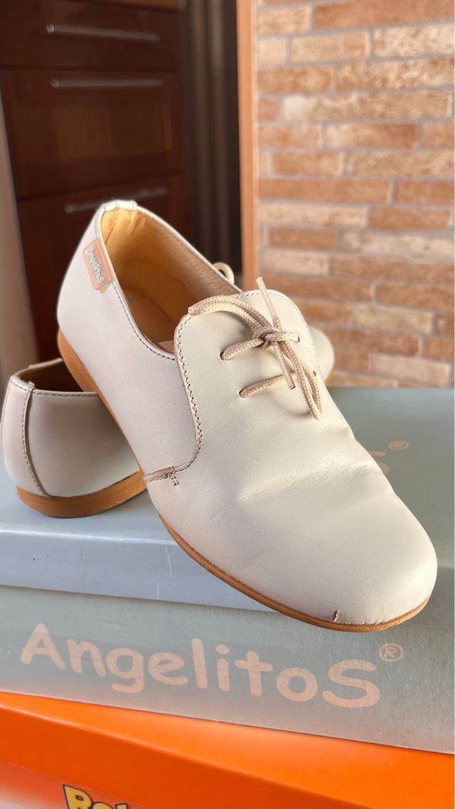 Zapatos beige numero 28 ANGELITOS