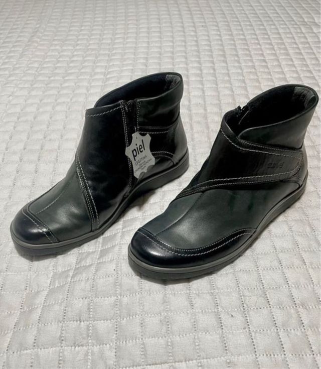 Botines piel a estrenar.