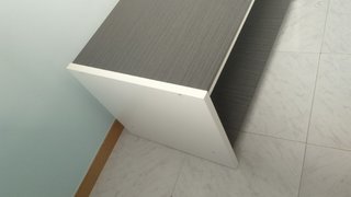 mueble TV blanco y gris 99x52x50,5