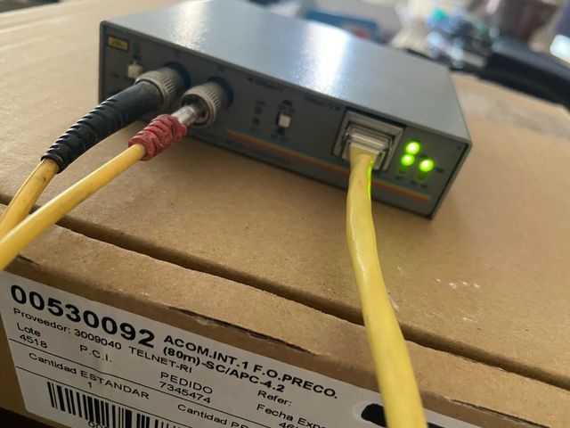 Convertidor Allied Telesis AT-MC101XL Fibra/RJ45