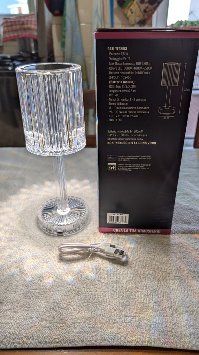 Lampada da tavolo led ricaricabile, tre intensità 