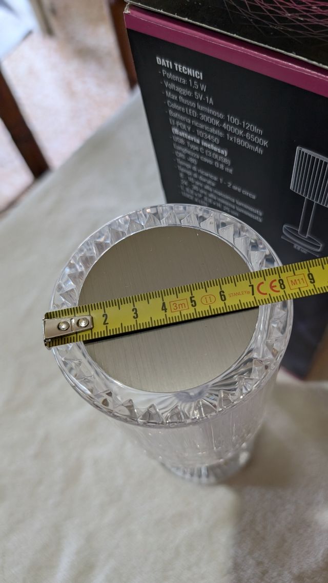 Lampada da tavolo led ricaricabile, tre intensità 