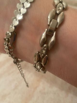 Due bracciali in acciaio