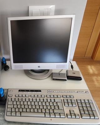 Monitor para ordenador con teclado