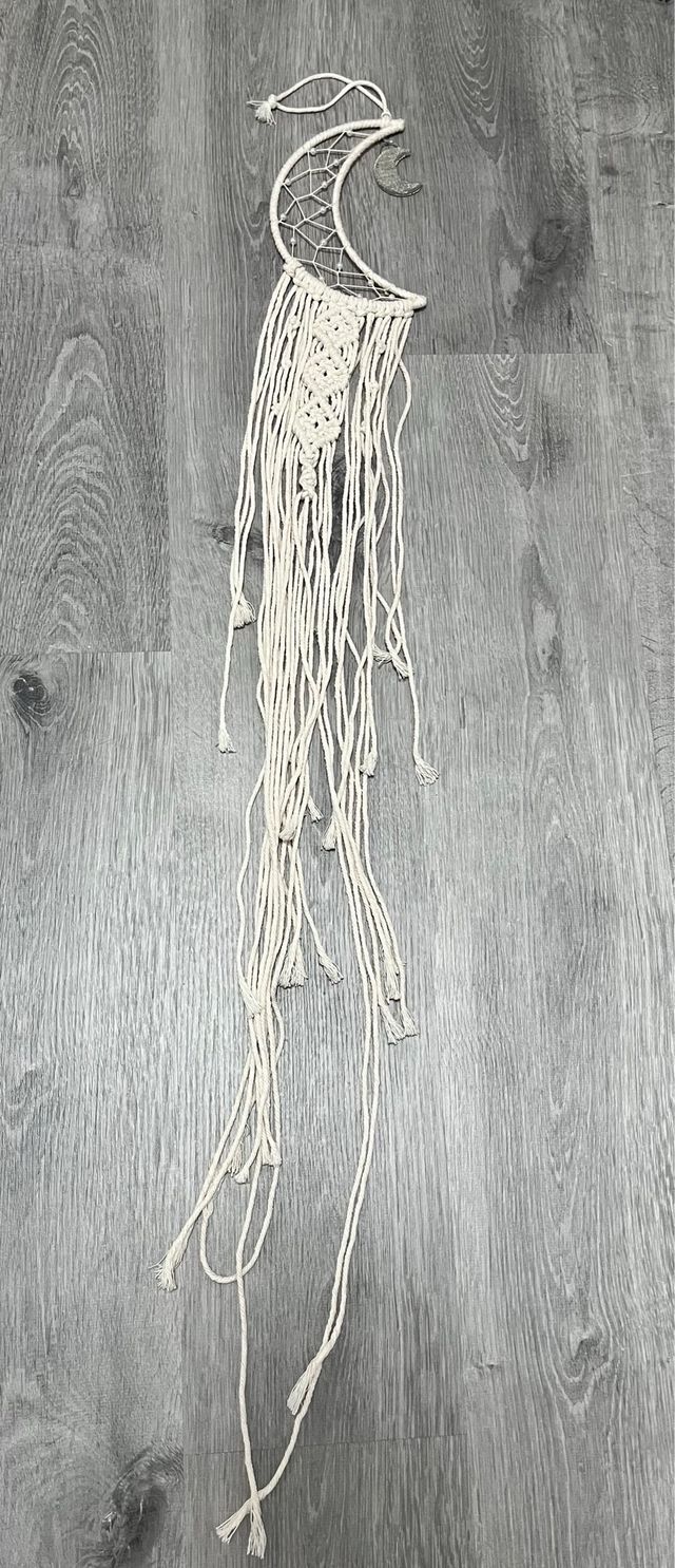 Adorno de pared con forma de luna