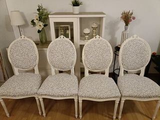 Set di sedie e librerie antiche