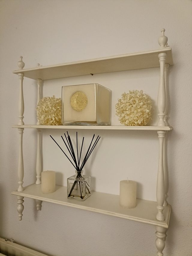 Set di sedie e librerie antiche