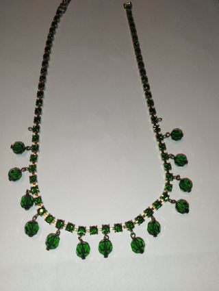 Gargantilla brillantes verdes más pendientes