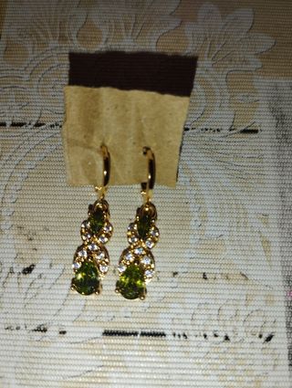 Gargantilla brillantes verdes más pendientes