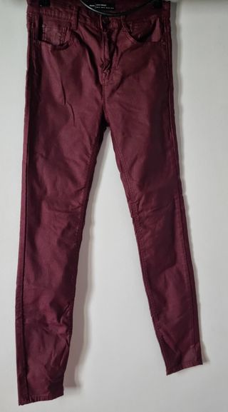 Pantalon encerado color burdeos.Talla 36