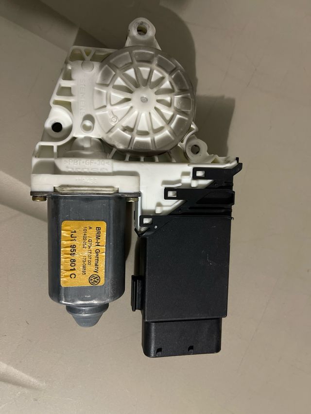 MOTOR ELEVALUNAS DELANTERO GOLF 4