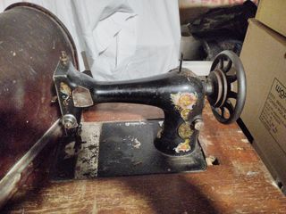 Maquina de coser antiquísima, Singer