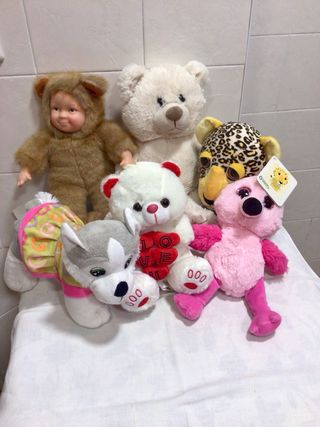 Muñecos peluches