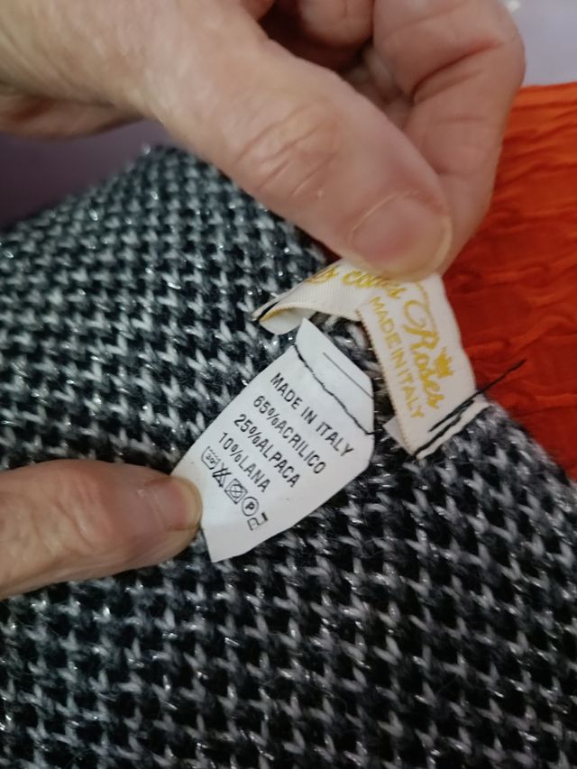 Sciarpa nera con stelle marca "Les Codes Roses"