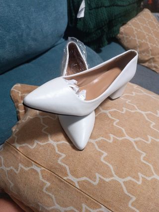 Zapato de salón de piel 