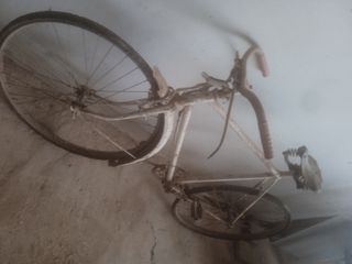 Bicicleta de varilla muy antigua 