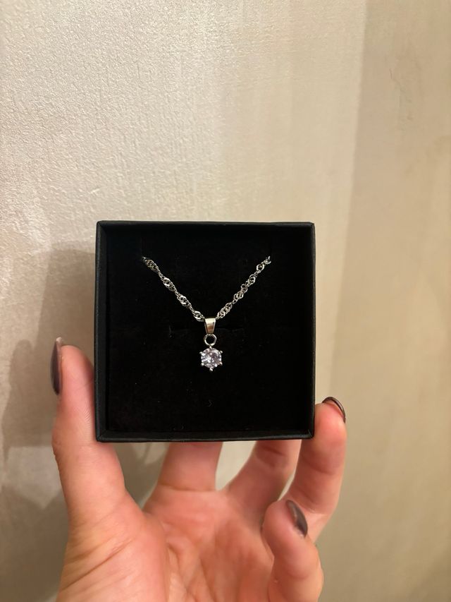 Collana con brillante ✨