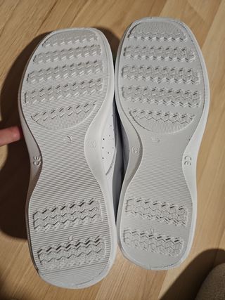 Zuecos blancos sanitarios 39, de piel