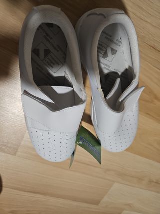 Zuecos blancos sanitarios 39, de piel