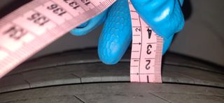 NEUMATICOS 295/35 R21 103Y