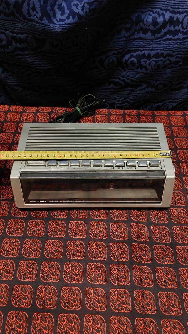 Radiosveglia vintage Soundesign 3643B anni 80