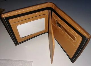 Cartera piel sintética, León en relieve