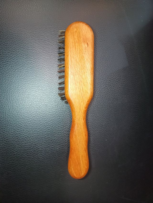 Spazzola con setole di cinghiale 