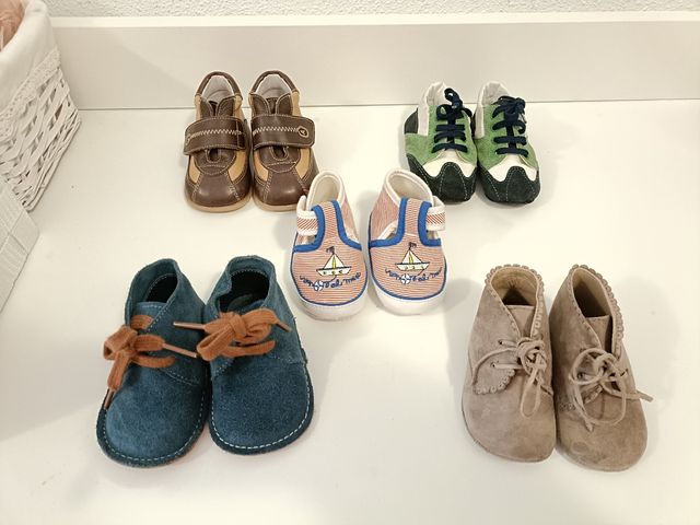 Set di scarpe per bambini 17-18 anni.