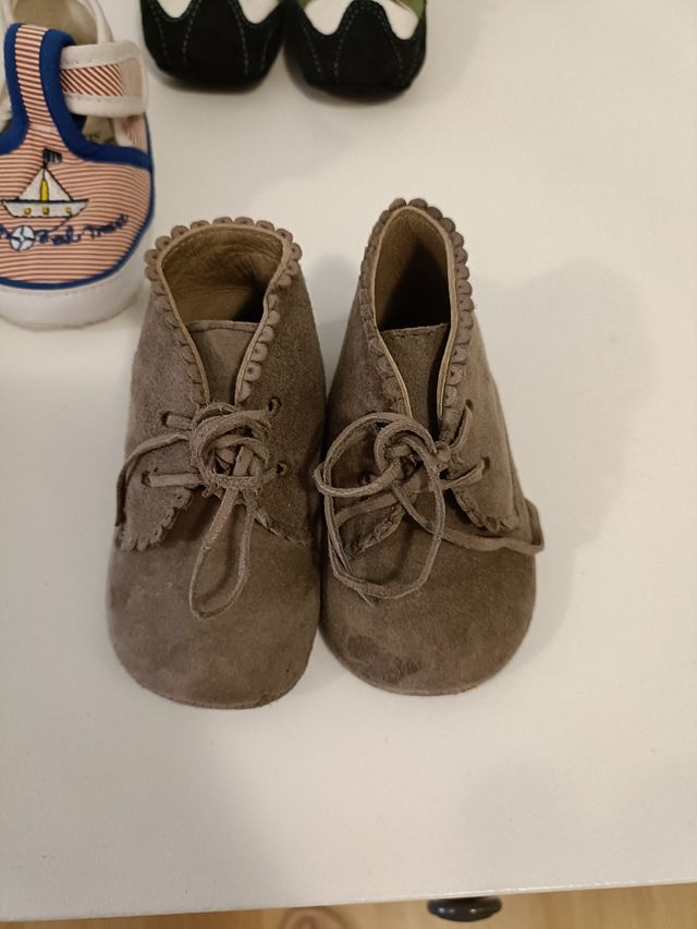 Set di scarpe per bambini 17-18 anni.