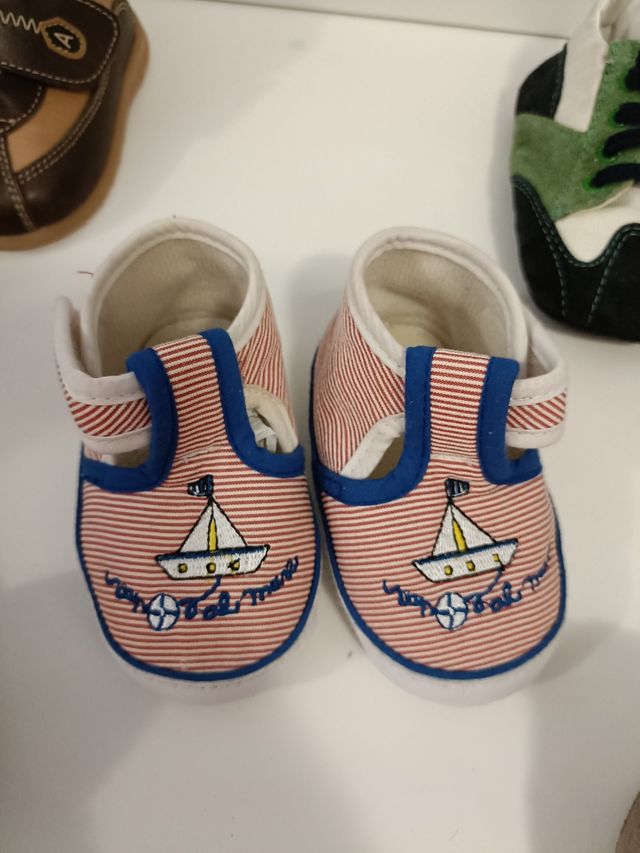 Set di scarpe per bambini 17-18 anni.