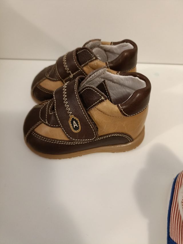 Set di scarpe per bambini 17-18 anni.