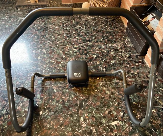 Attrezzo per esercizi addominali