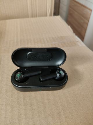 Auriculares nuevos marca Razer en tienda vale 90