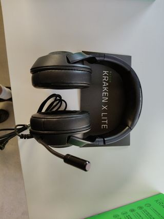 Auriculares marca Racer en su caja