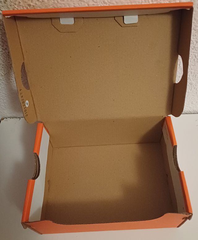 Caja NIKE talla 25