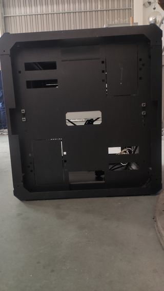 Rack con switch de 24 puertos y 2 hub